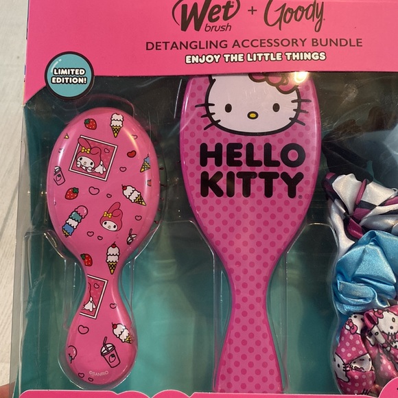 Hello Kitty Limited Edition Gift Set - Picture 3 of 4